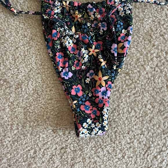 Floral Bikini Set Skatie - Picture 2 of 5